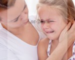 Как понять, что у ребенка болит ухо – симптомы и проявления отита